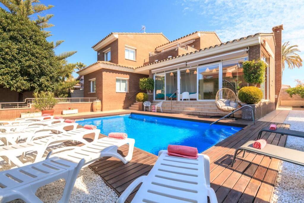 Villa Wine Experience Cambrils - Wine, Art & Games Ngoại thất bức ảnh